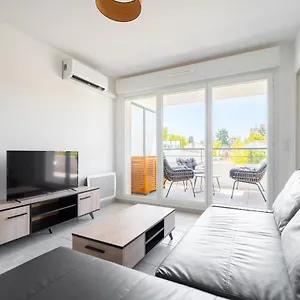  Appartement T2 Entre La Et Le Vélodrome-terrasse / Parking