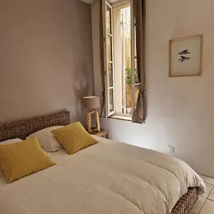  Appartement 2 Pièces Dans Le Centre Avec Petite Terrasse 3***